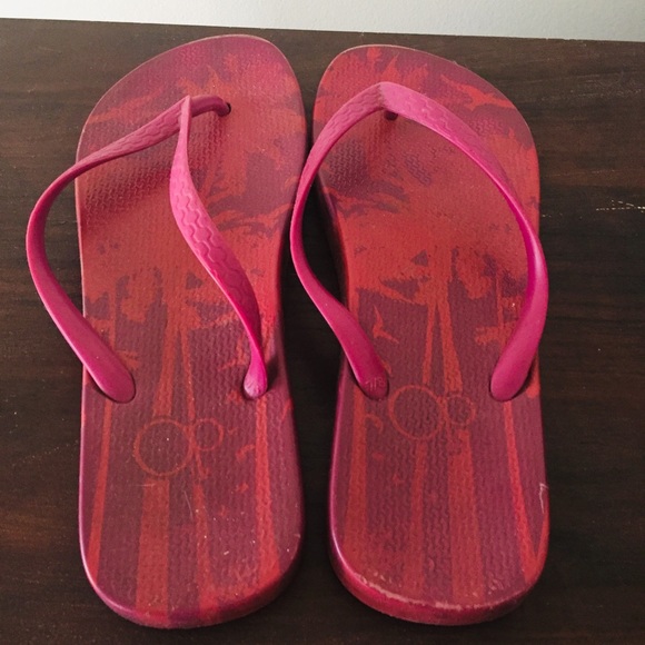 Ocean Pacific size 7/8 pink floral flip flops - Picture 1 of 5